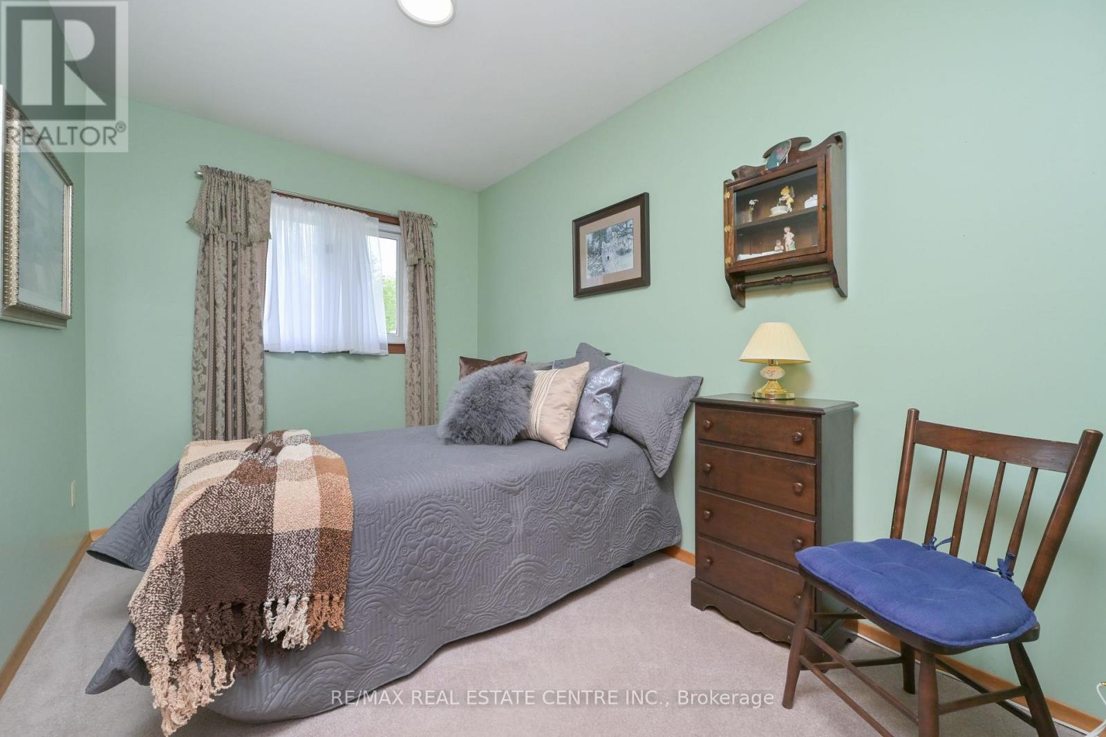 37 MARGARET STREET E - 19