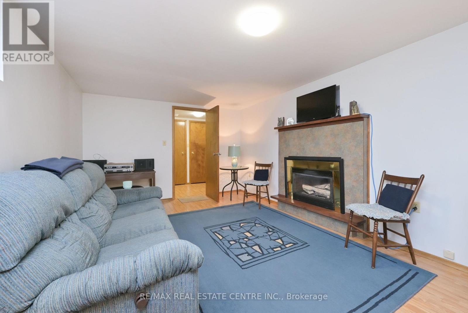 37 MARGARET STREET E - 22