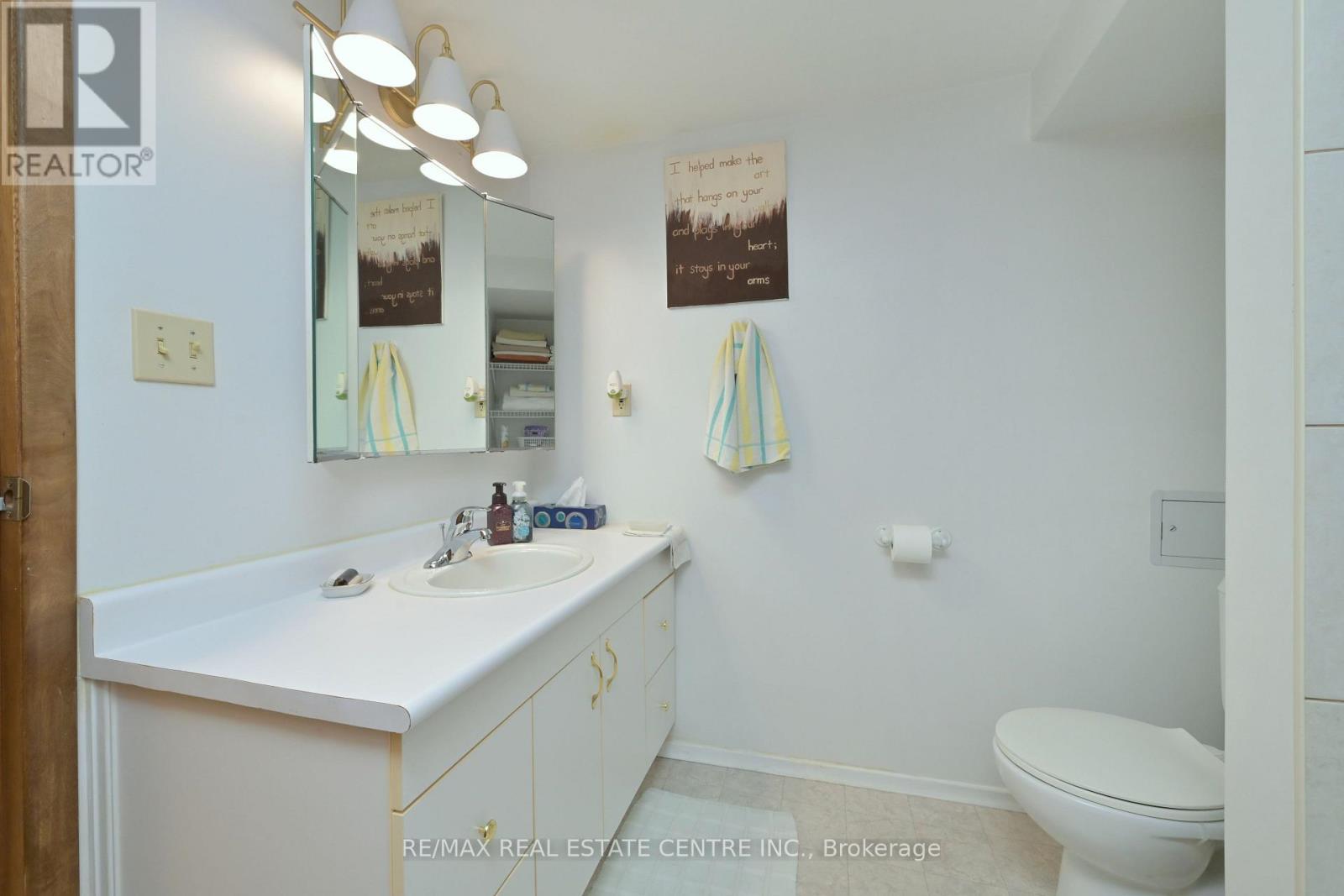 37 MARGARET STREET E - 24