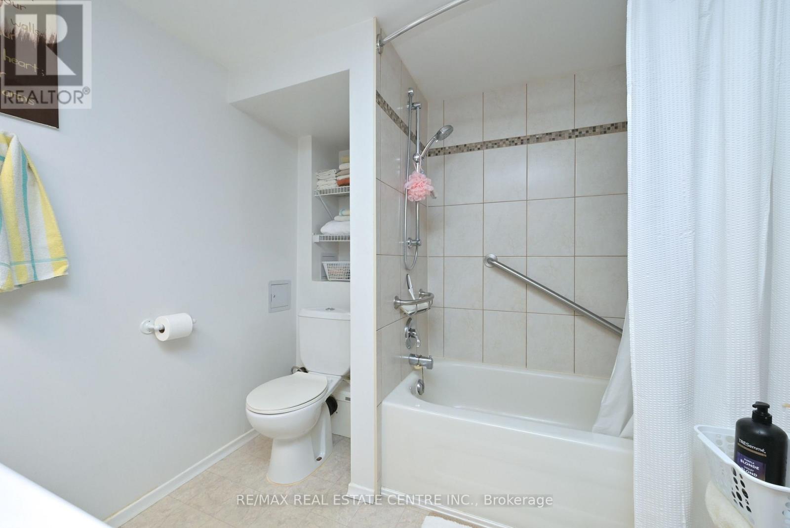 37 MARGARET STREET E - 25