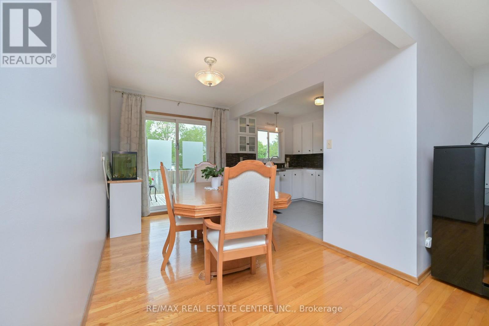 37 MARGARET STREET E - 5