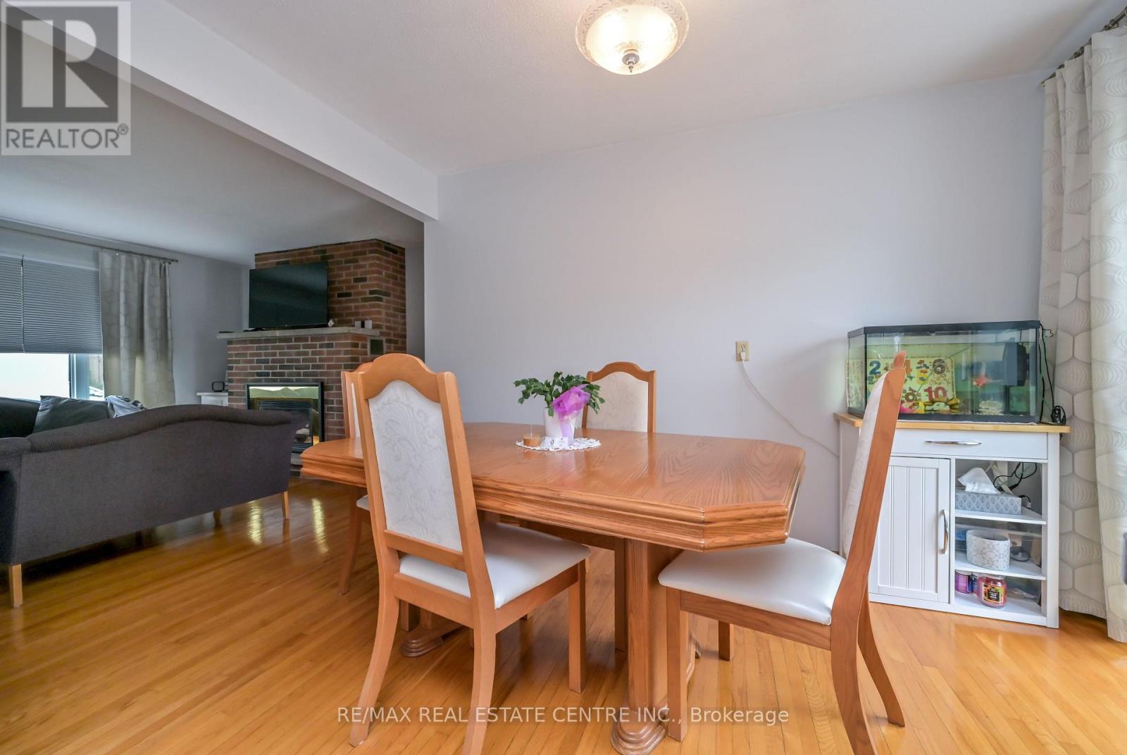37 MARGARET STREET E - 9