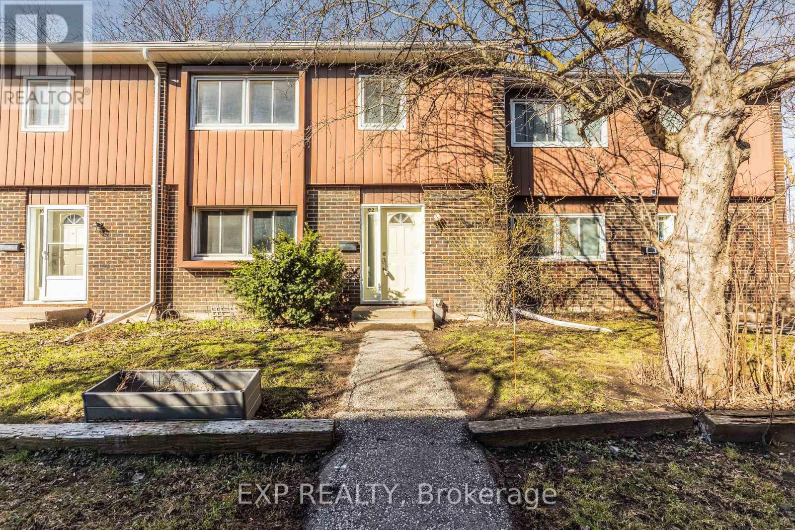 #102 121 UNIVERSITY AVENUE E - 1