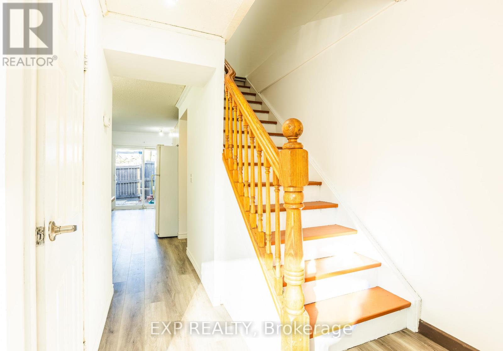 #102 121 UNIVERSITY AVENUE E - 2