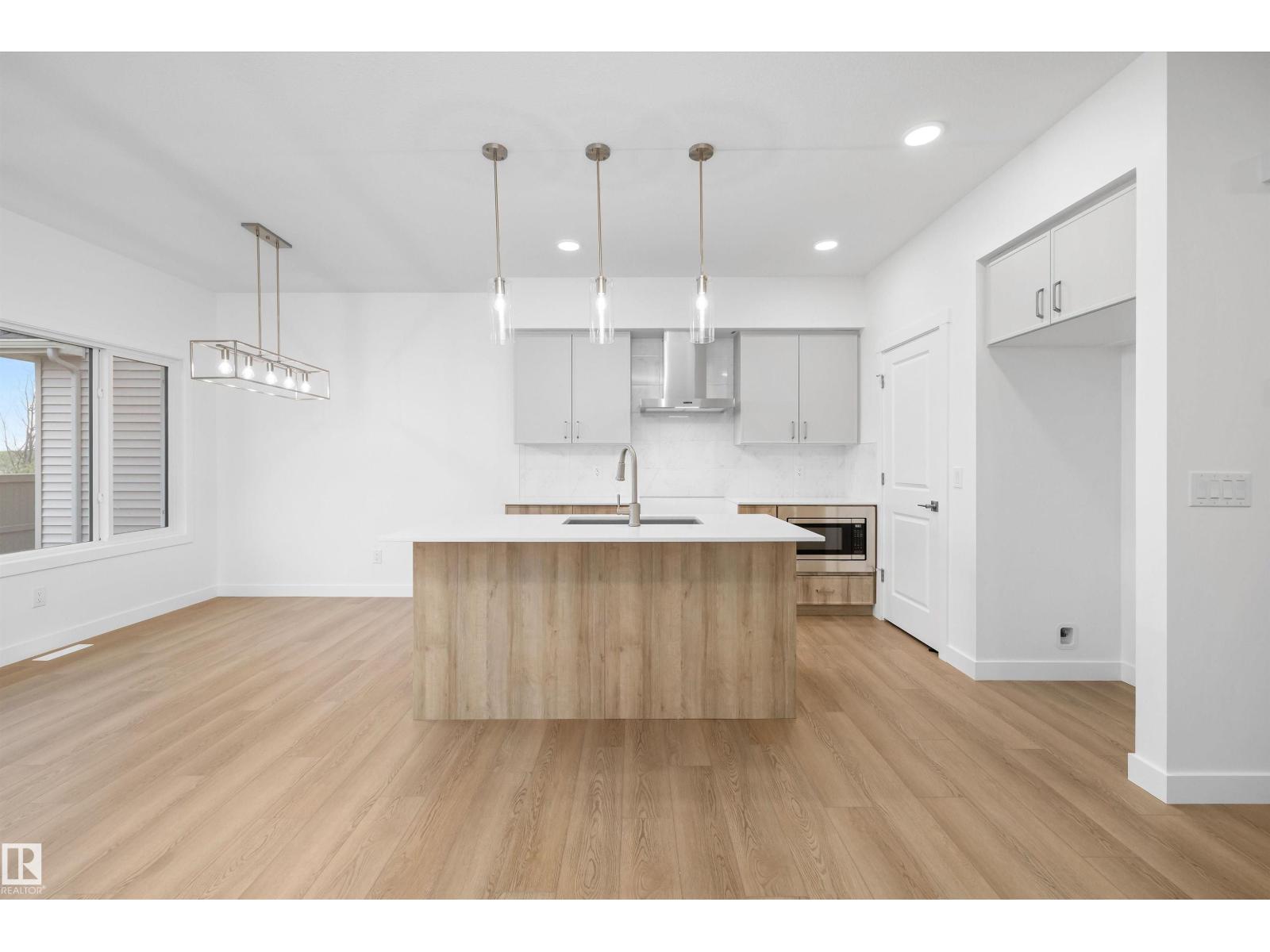 8520 183 AV NW - 8