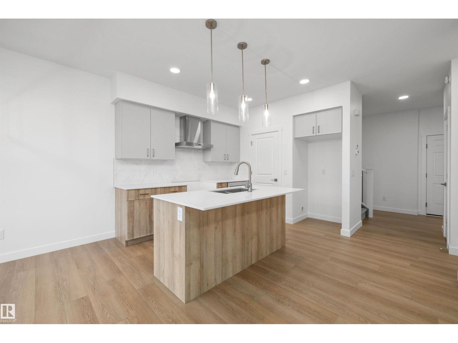 8520 183 AV NW - 9
