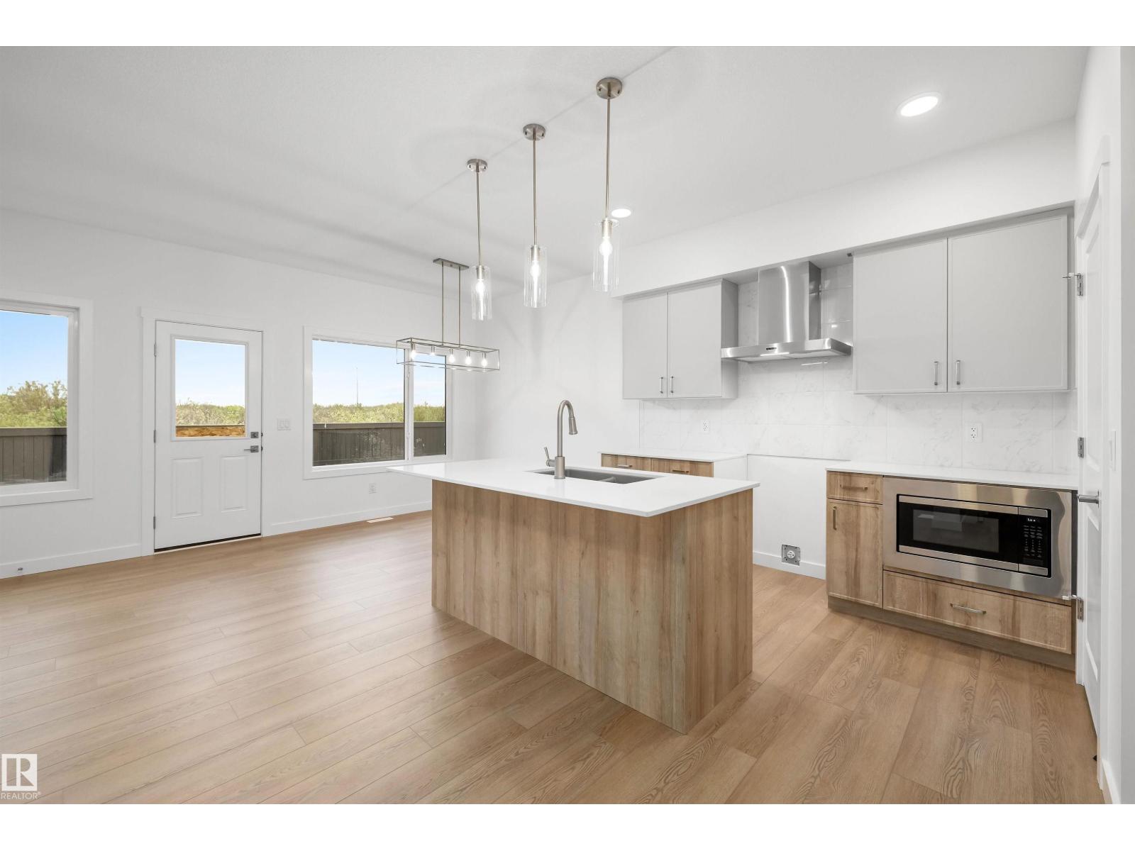 8520 183 AV NW - 7