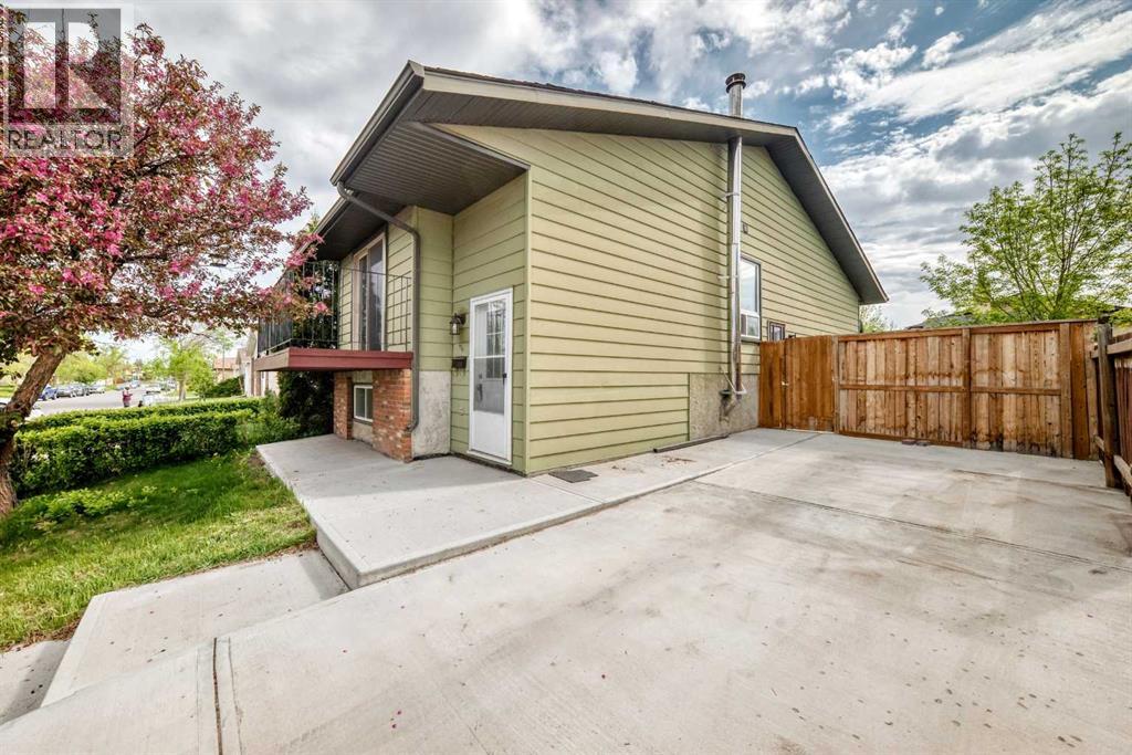 4218 38 Street NE — photo 49