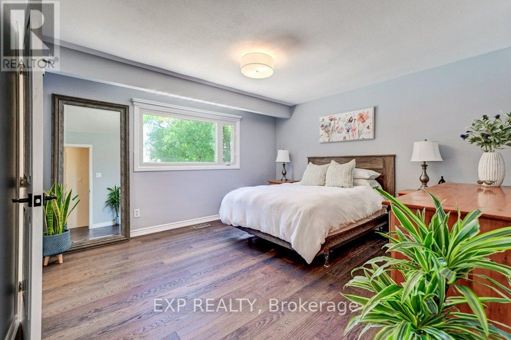 194 DUNDAS STREET E - 13