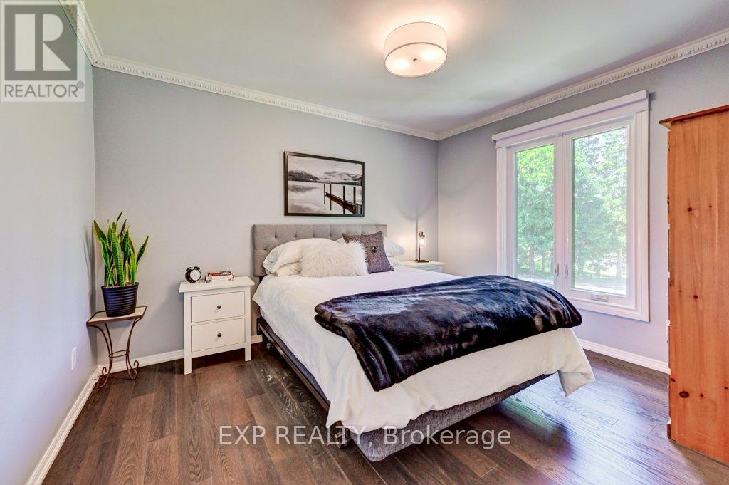 194 DUNDAS STREET E - 16