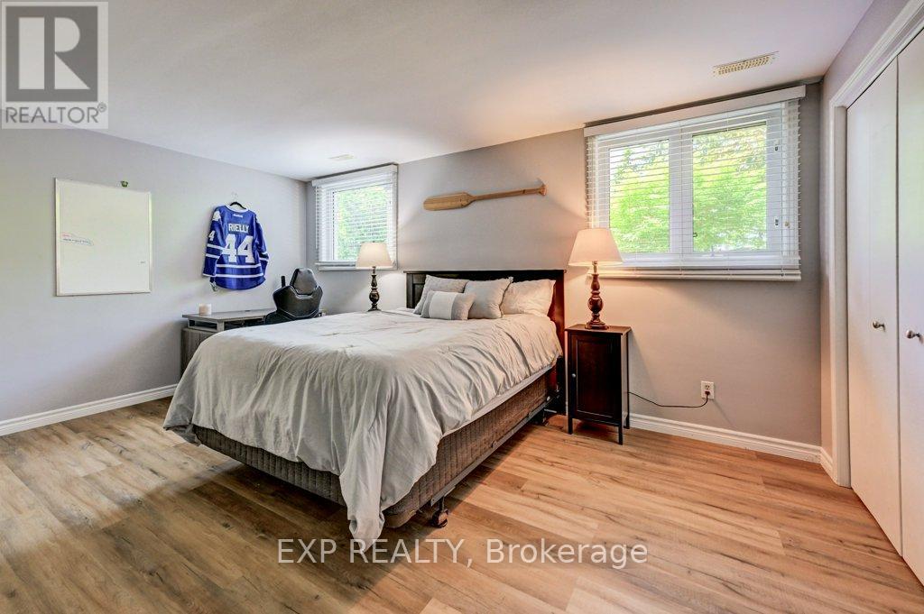 194 DUNDAS STREET E - 23