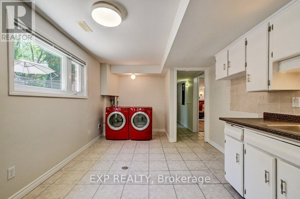 194 DUNDAS STREET E - 31