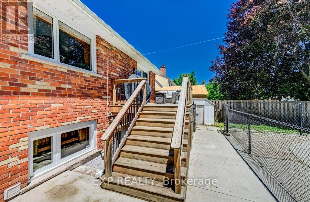 194 DUNDAS STREET E - 34