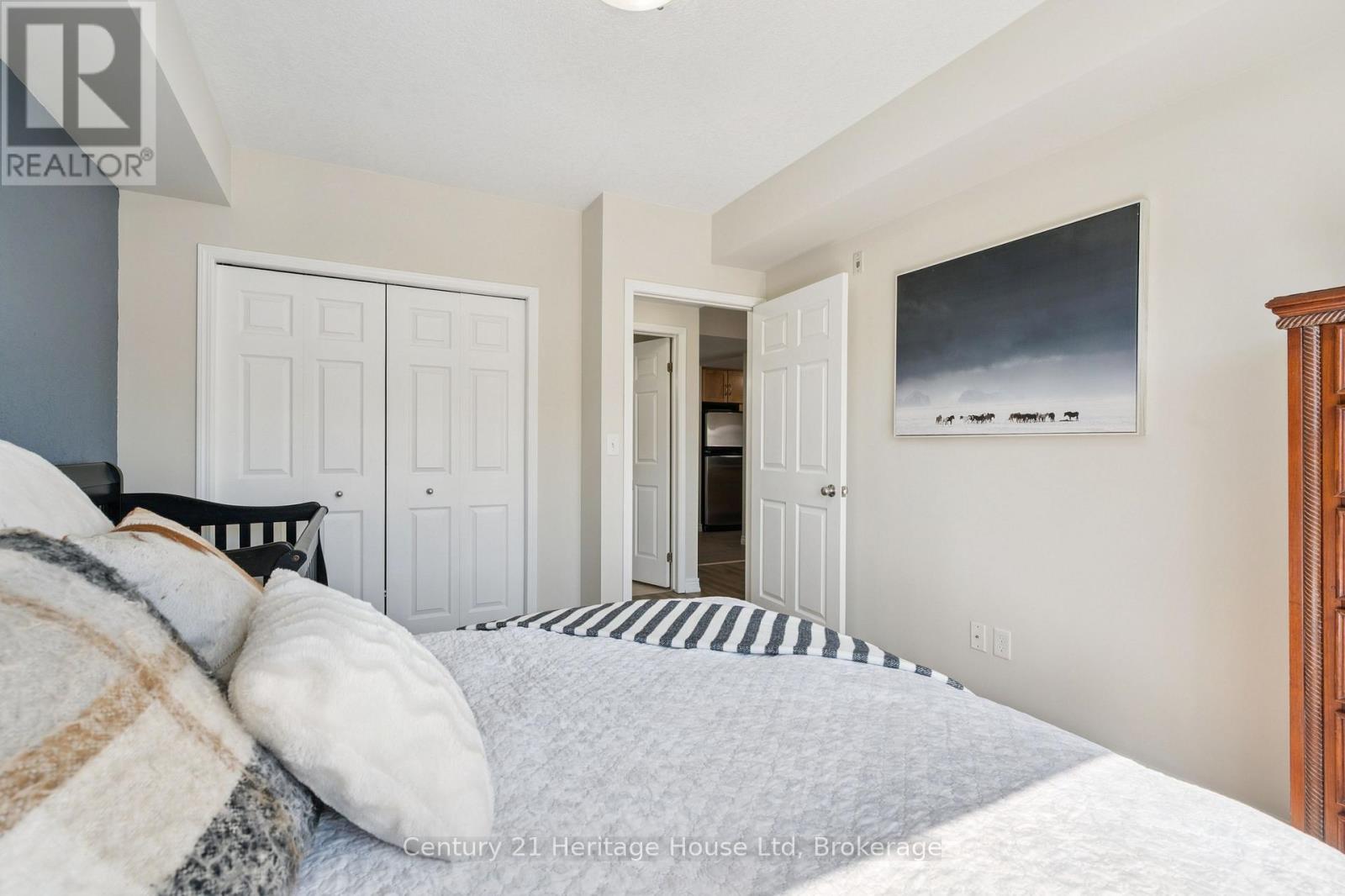 #207 901 PAISLEY ROAD - 27