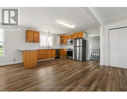Primary Bedroom - 940 County Rd 29 Highway, Elizabethtown Kitley, ON K0G1G0 Photo 14