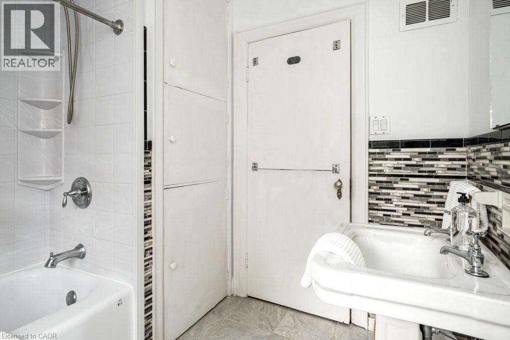 5170 KING Street - Image 40