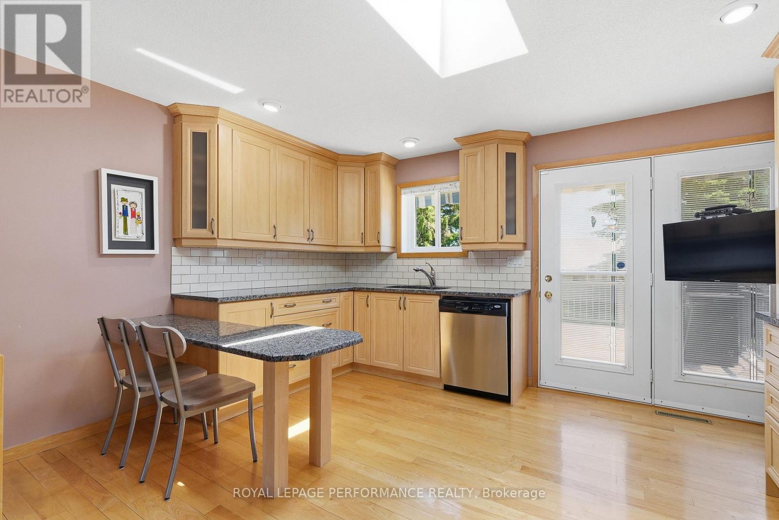 501 CHAMPLAIN STREET - 8