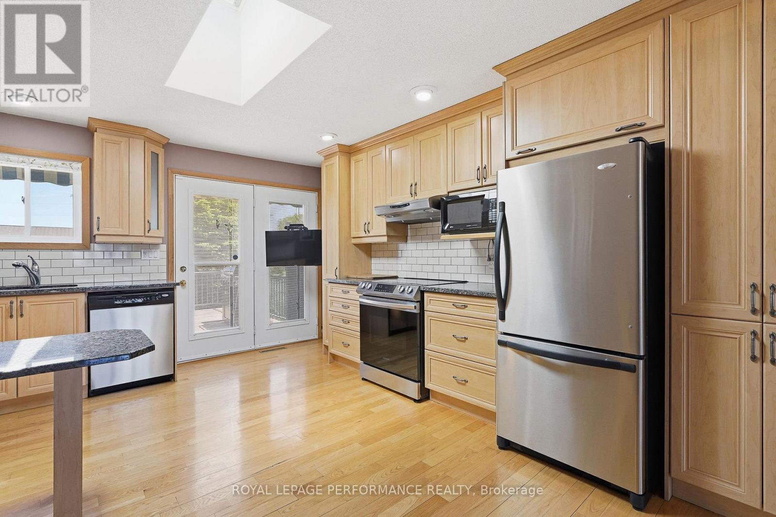 501 CHAMPLAIN STREET - 9