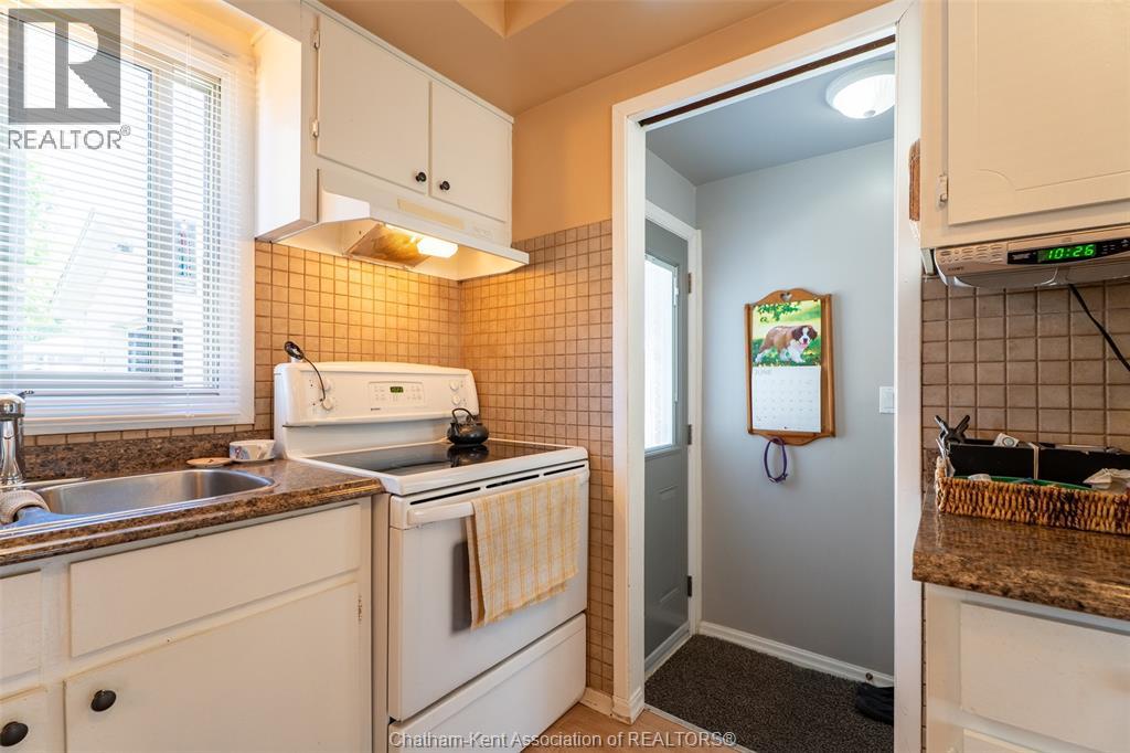 3 GOLDMERE DRIVE - 10