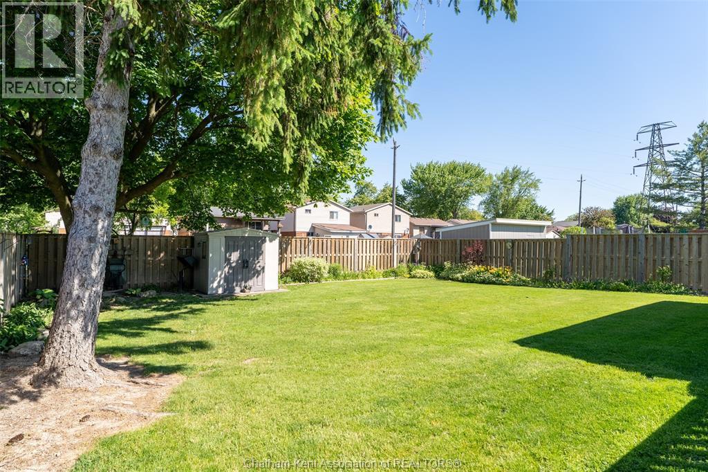 3 GOLDMERE DRIVE - 32