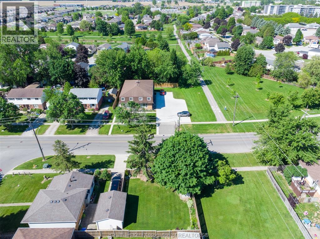 3 GOLDMERE DRIVE - 39