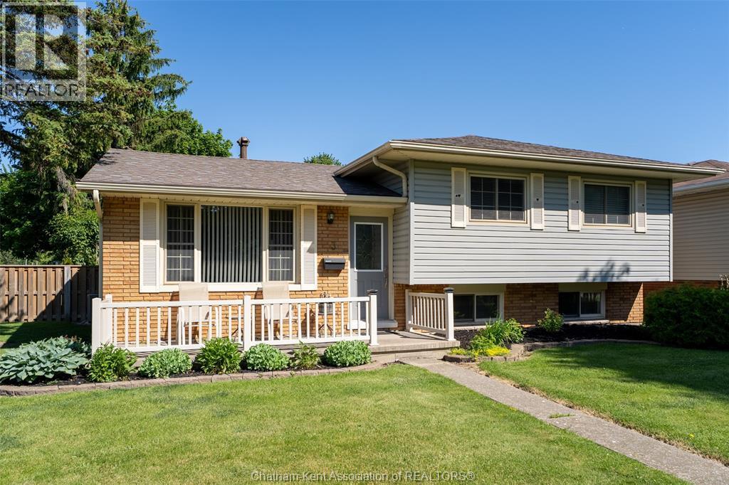 3 GOLDMERE DRIVE - 43