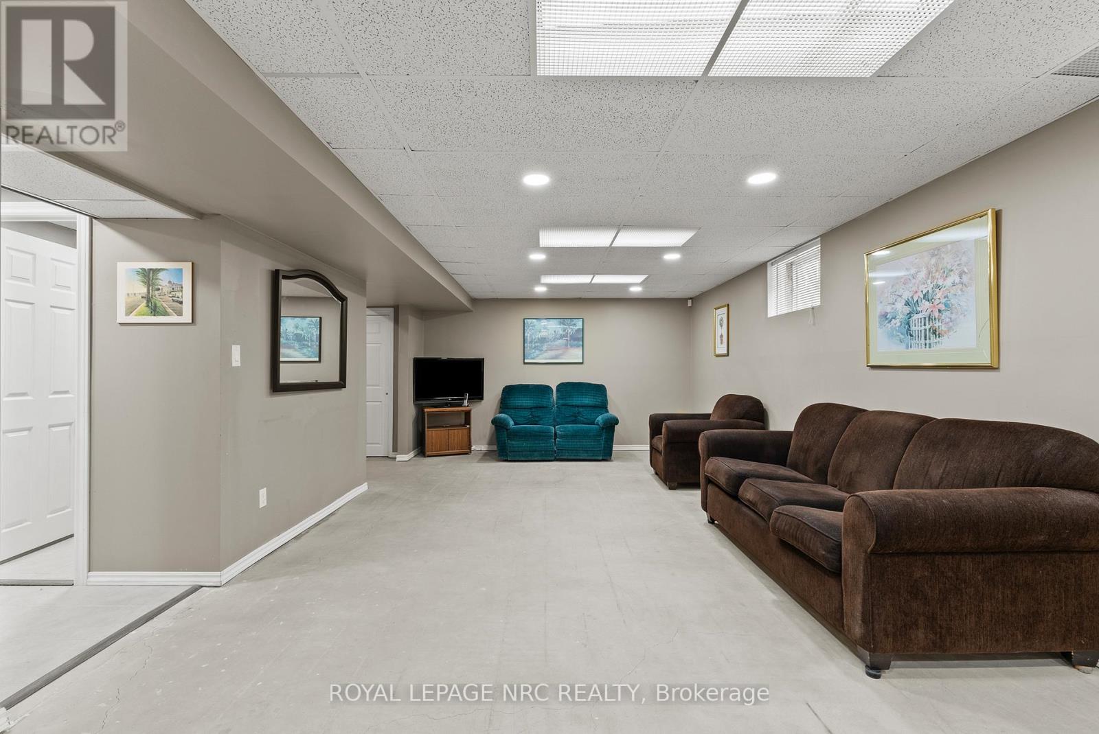 14 TUPPER DRIVE - 29