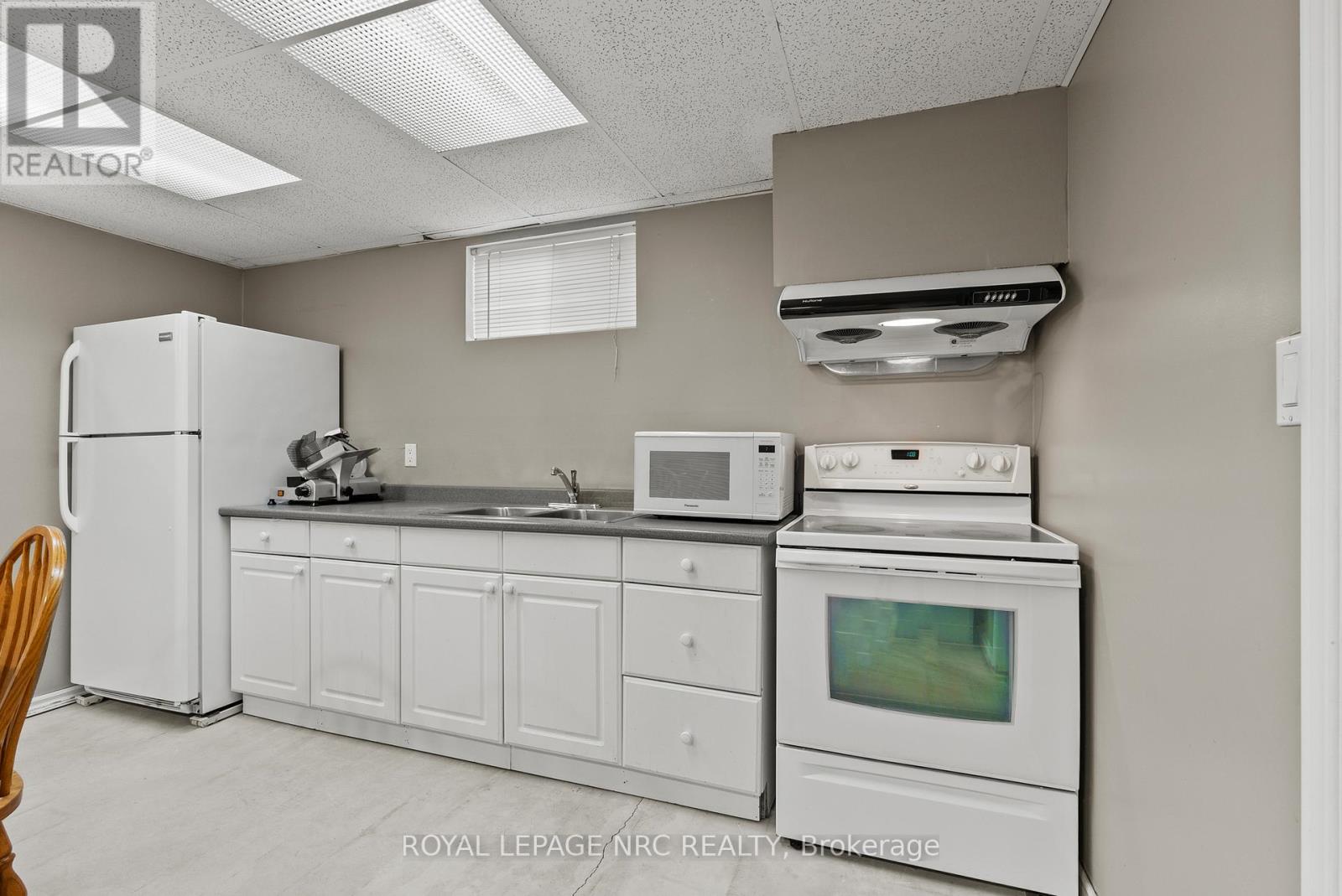 14 TUPPER DRIVE - 31