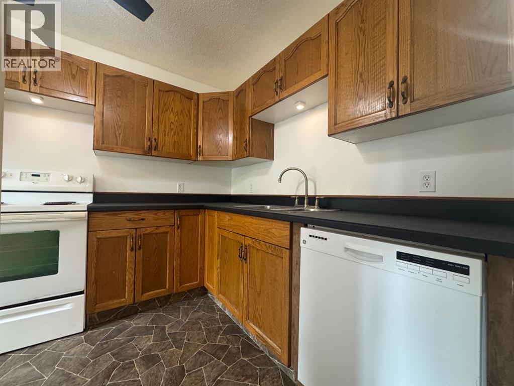 6013 63A Street — photo 10