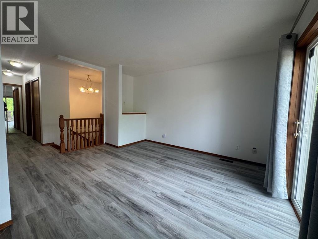 6013 63A Street — photo 12