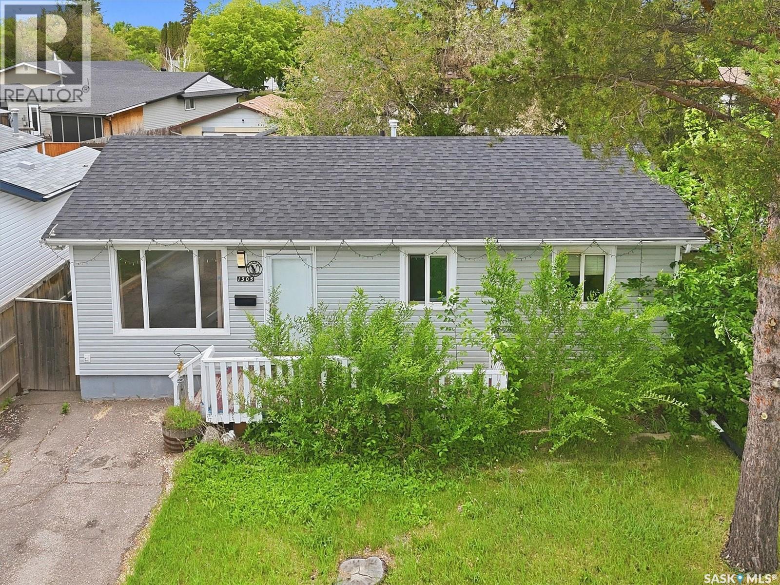 1305 W AVENUE N - 1
