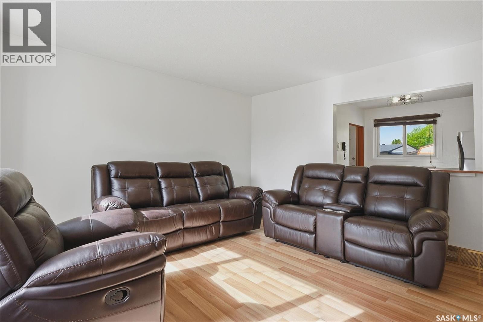 1305 W AVENUE N - 6
