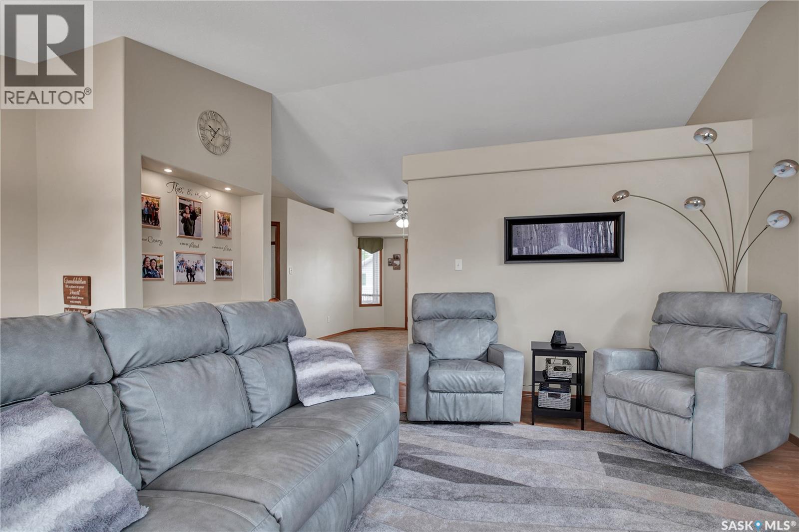 702 Grabowski CRESCENT - photo 4