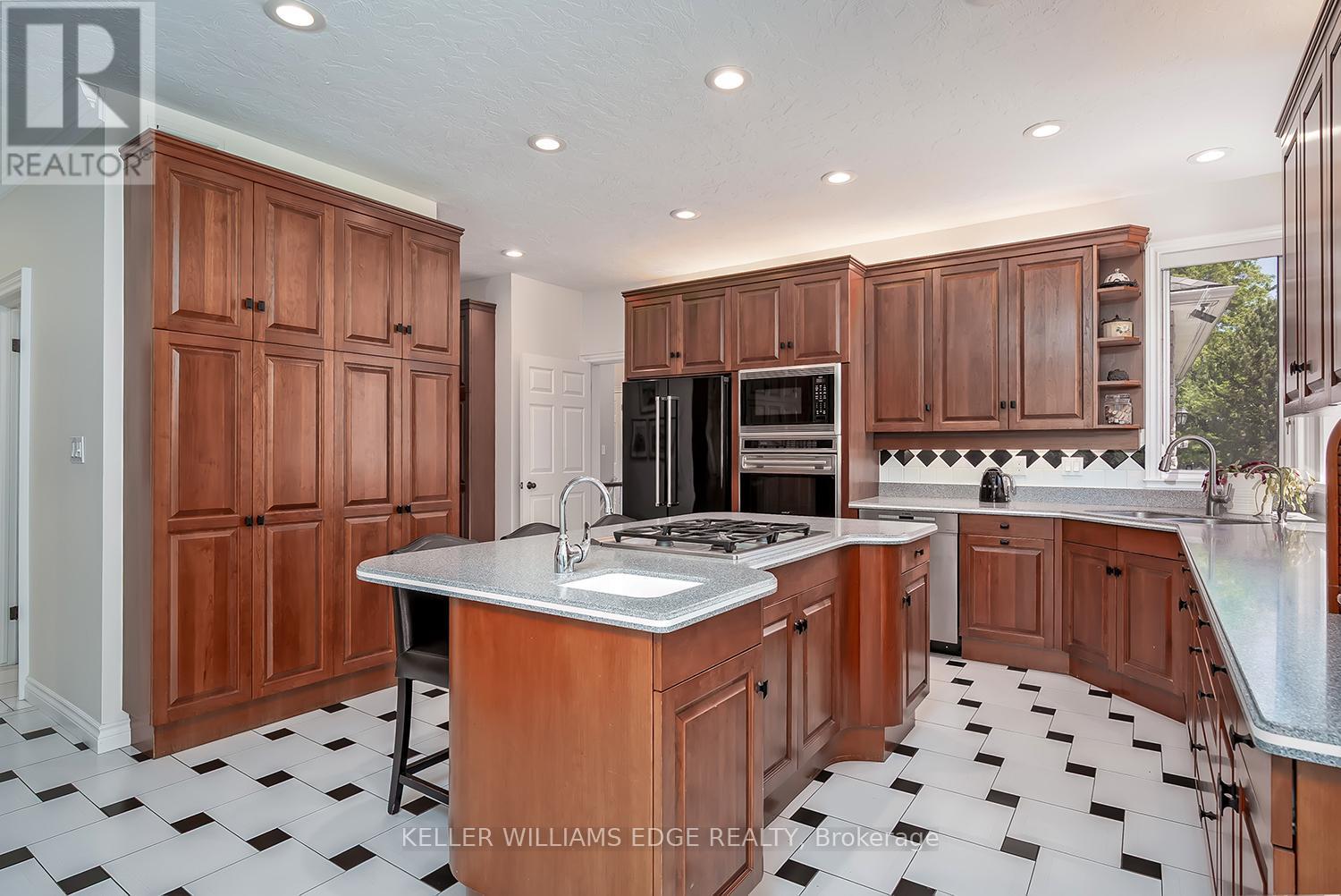 938 GOVERNOR'S ROAD - 13