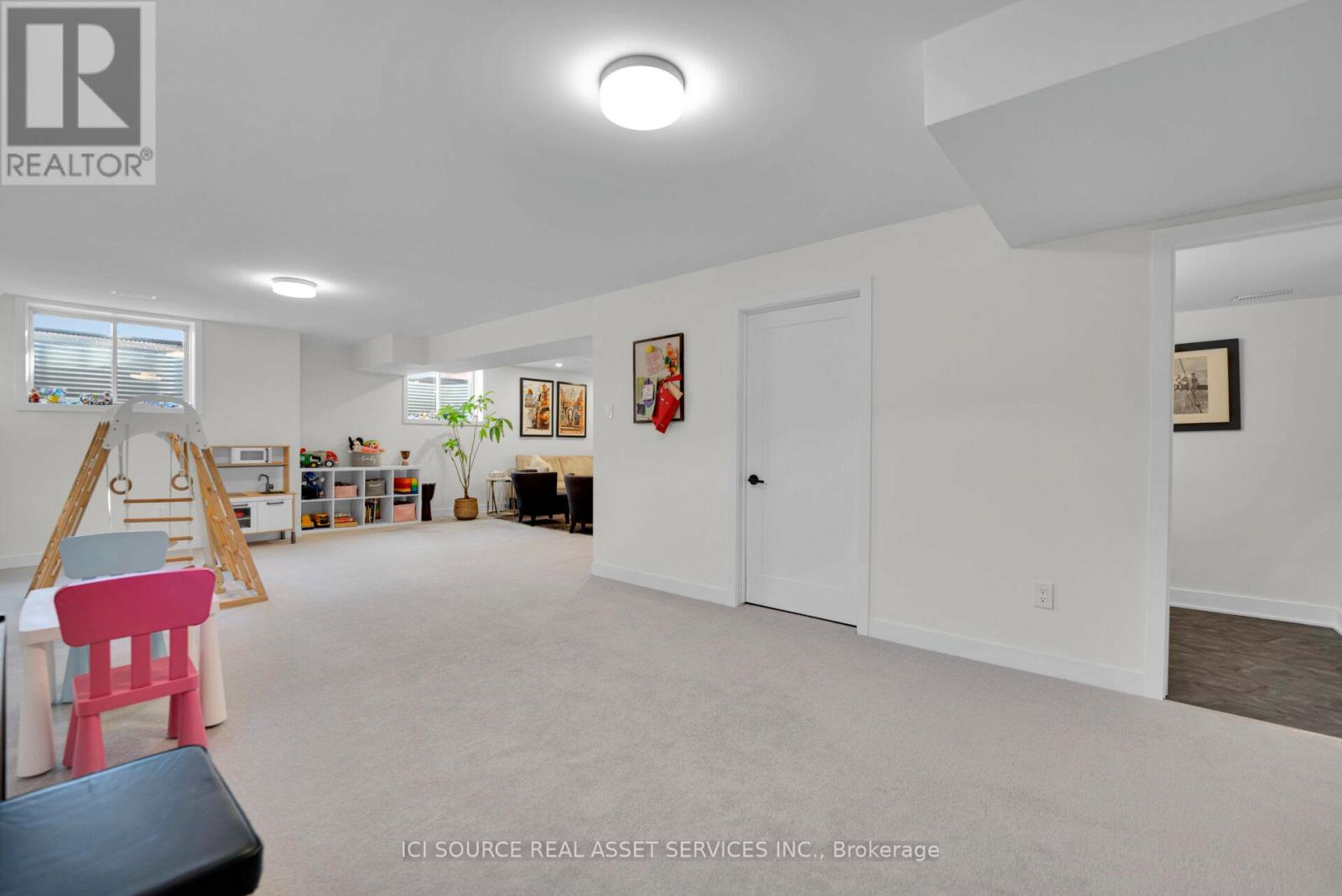 342 FINIAL WAY - 38