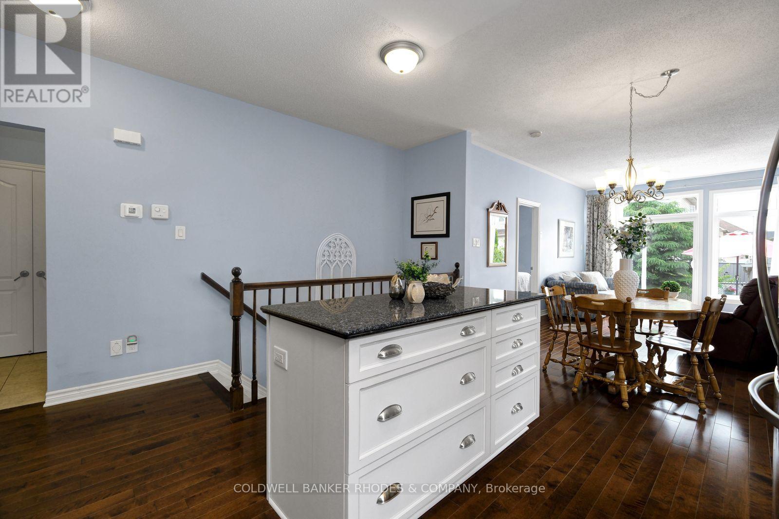 2 Bed, 3 Bath House for Sale in Ottawa – 202 BULRUSH CRESCENT, Ottawa – MLS# X13429984 - Image 17