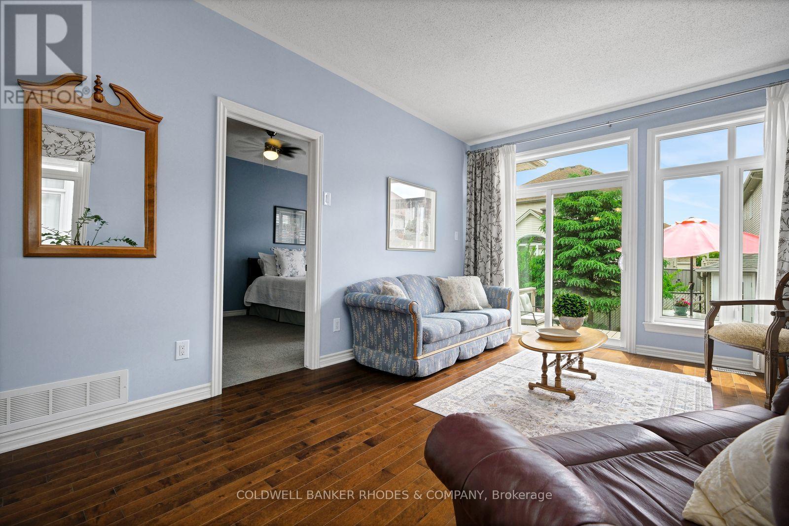2 Bed, 3 Bath House for Sale in Ottawa – 202 BULRUSH CRESCENT, Ottawa – MLS# X13429984 - Image 9