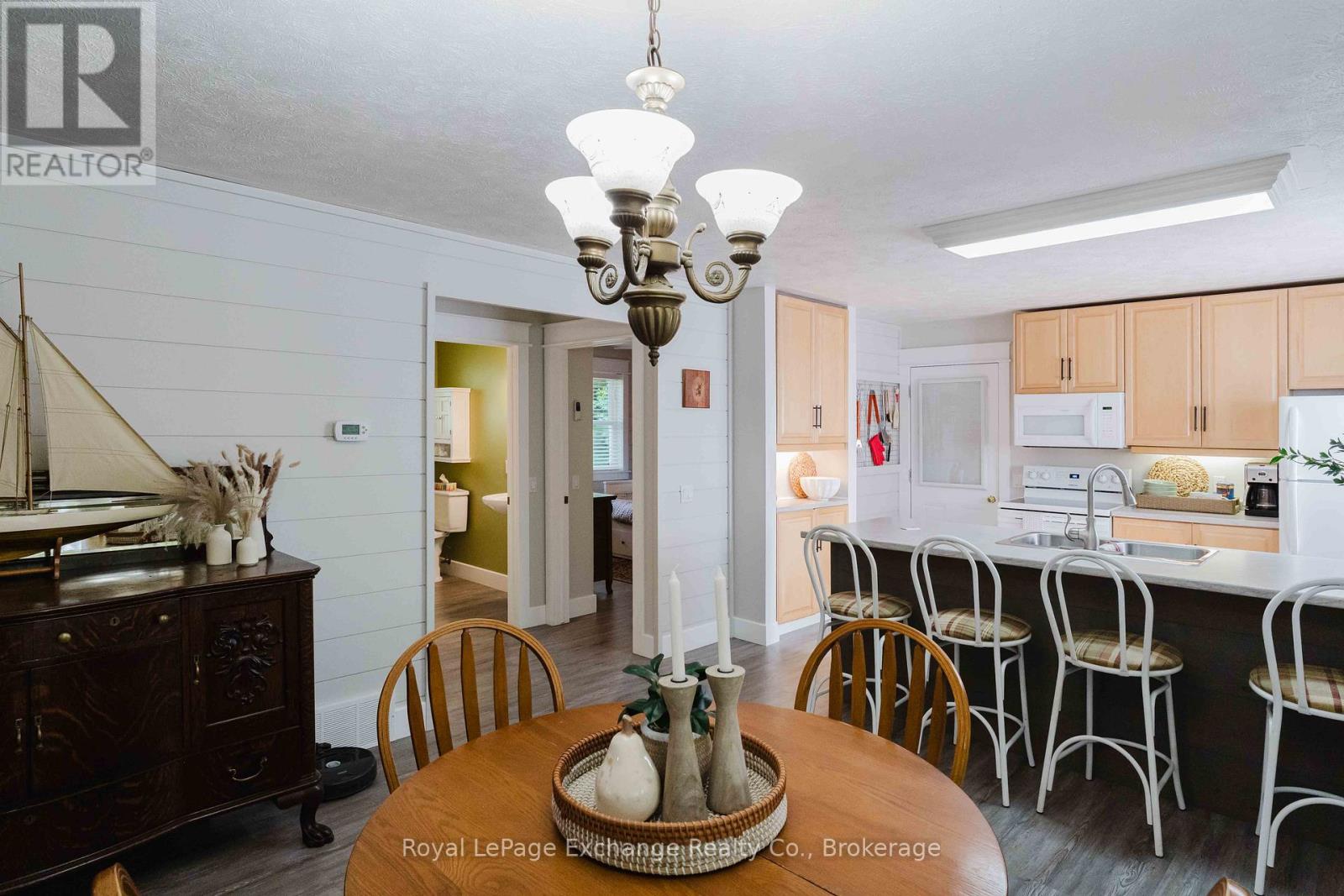 719 YORK AVENUE N - 27