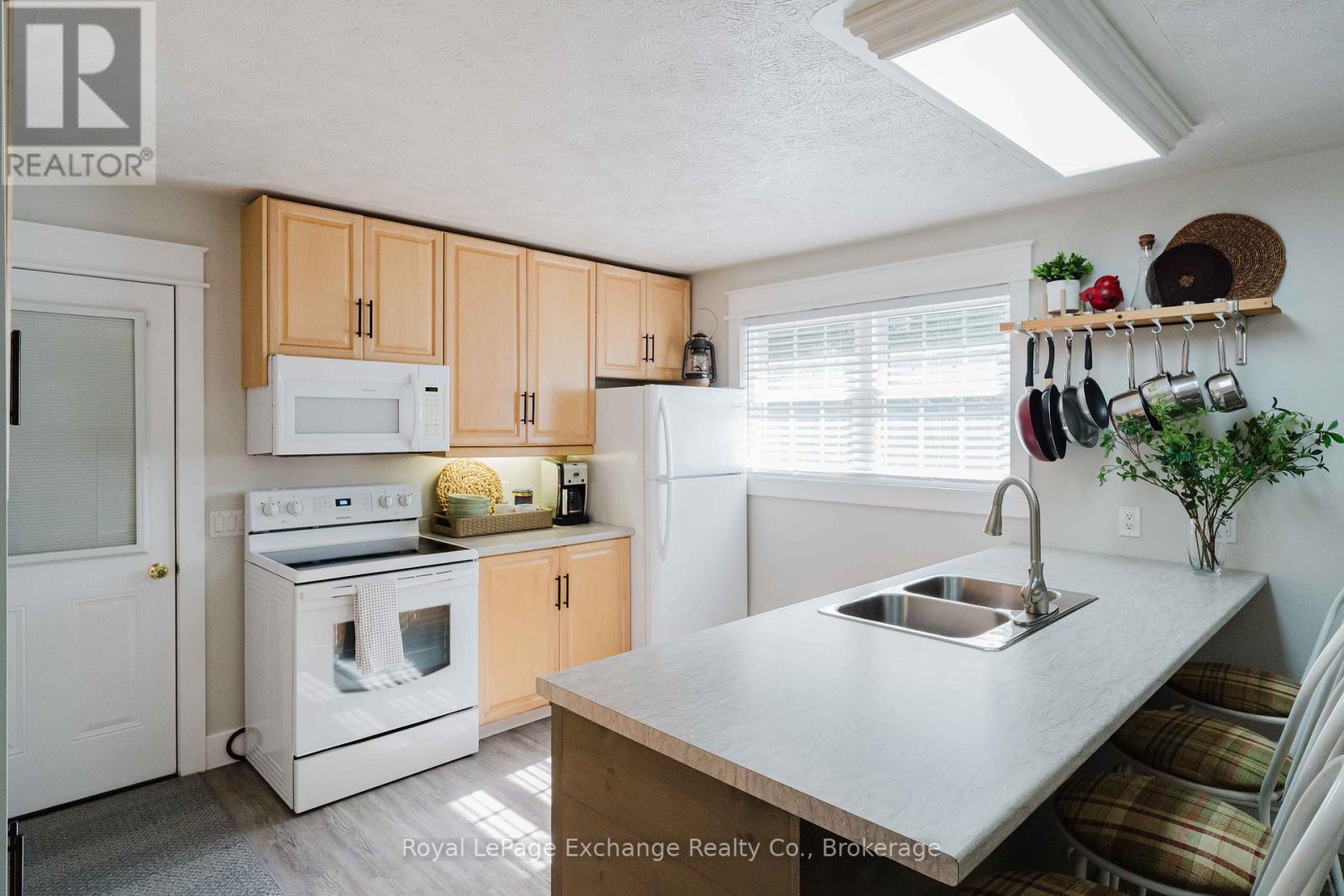 719 YORK AVENUE N - 28