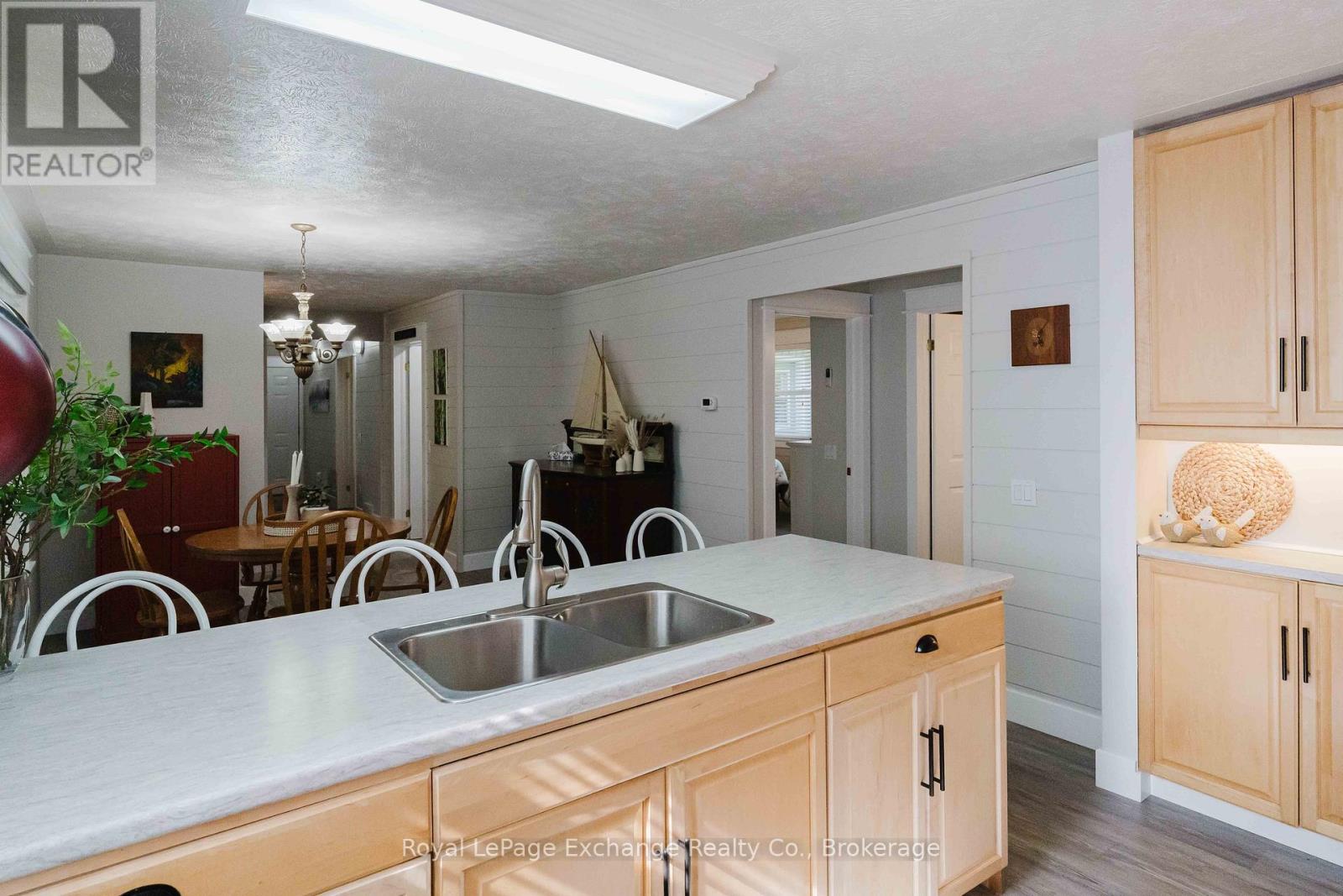 719 YORK AVENUE N - 30