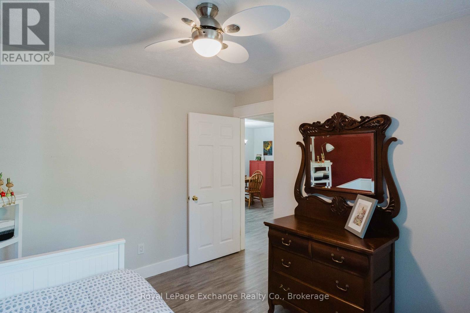 719 YORK AVENUE N - 35