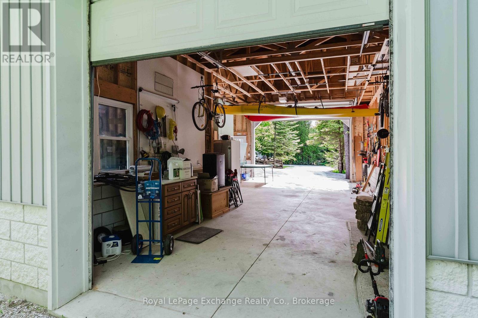 719 YORK AVENUE N - 38