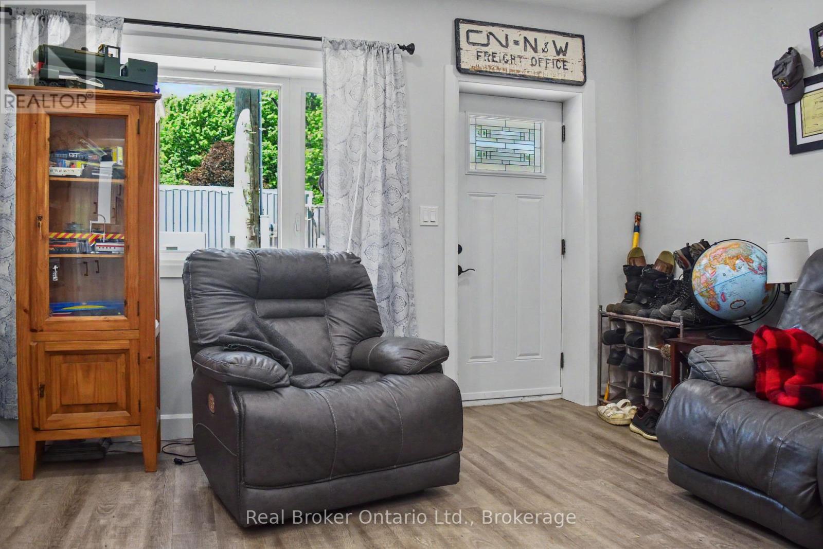 523 MILL STREET - 10
