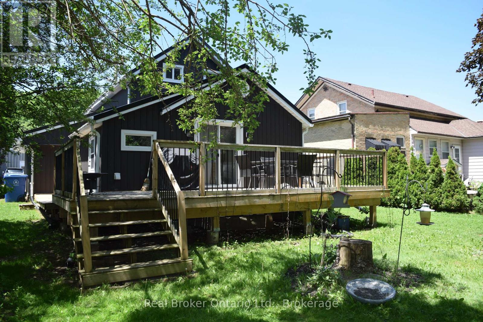 523 MILL STREET - 36