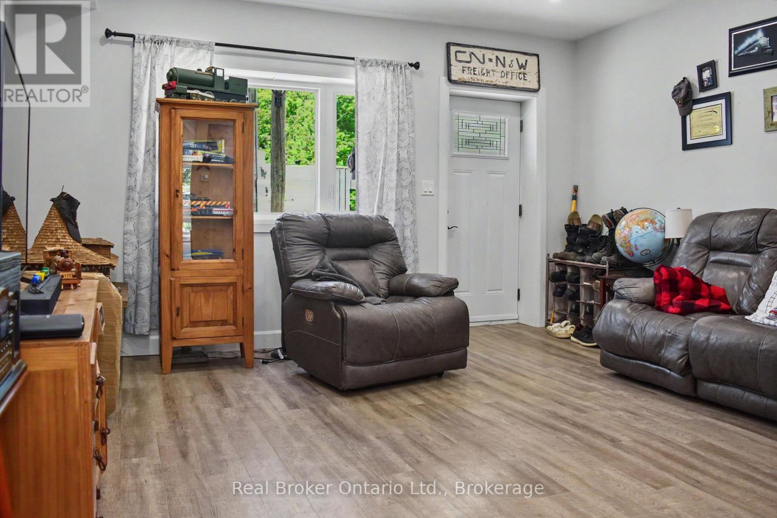 523 MILL STREET - 7