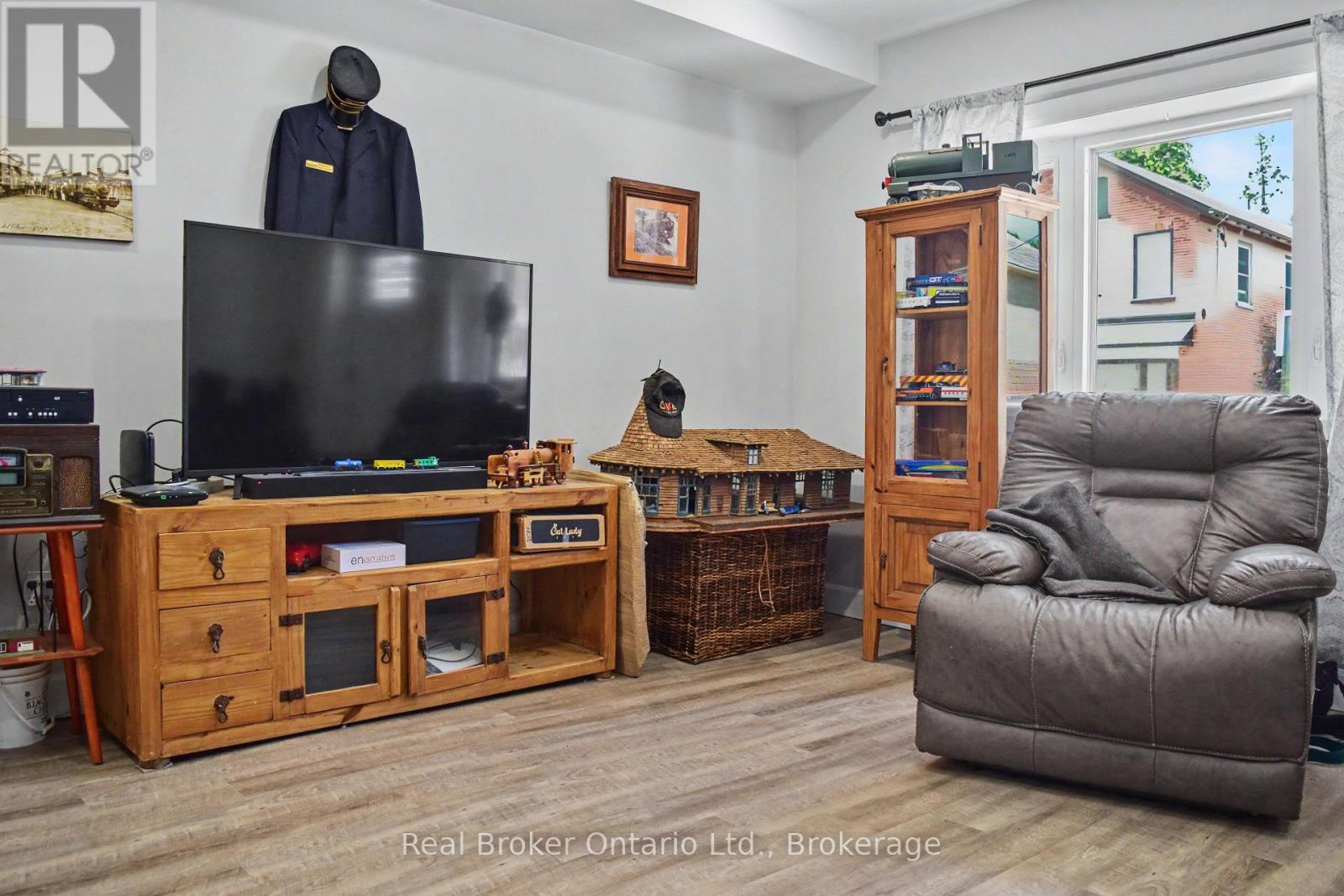 523 MILL STREET - 9