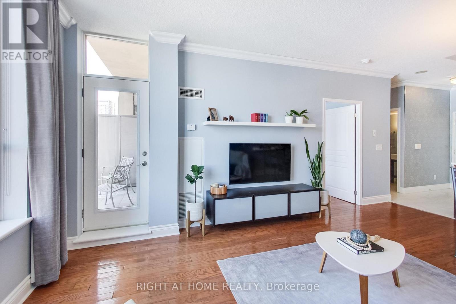 #PH6 55 HARRISON GARDEN BOULEVARD - 11
