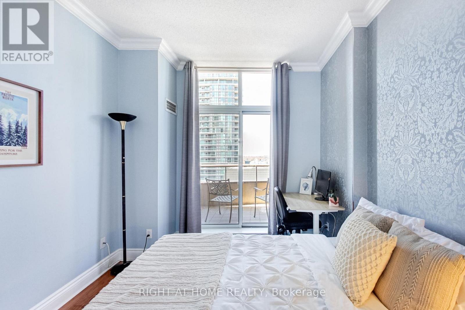 #PH6 55 HARRISON GARDEN BOULEVARD - 16