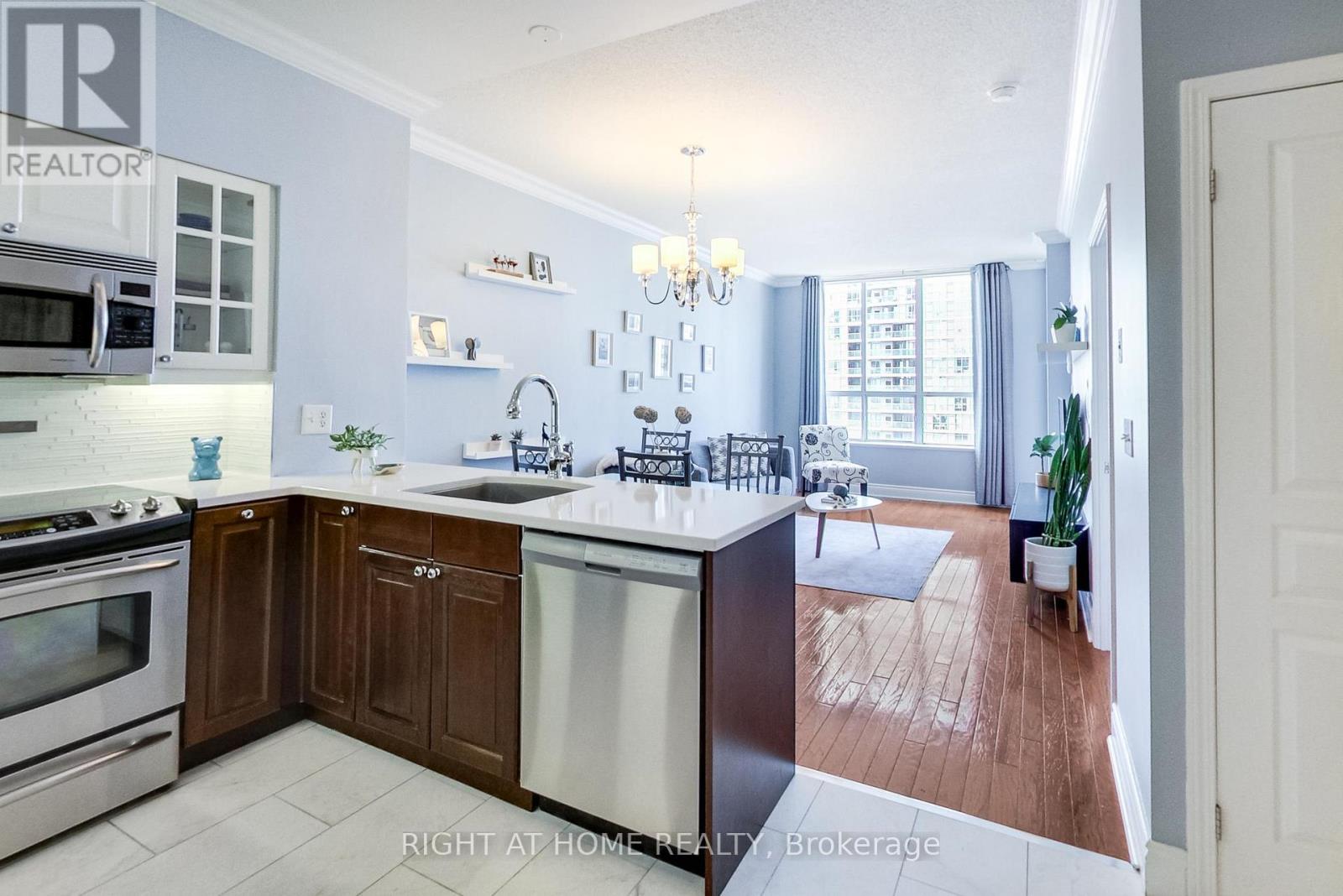 #PH6 55 HARRISON GARDEN BOULEVARD - 2