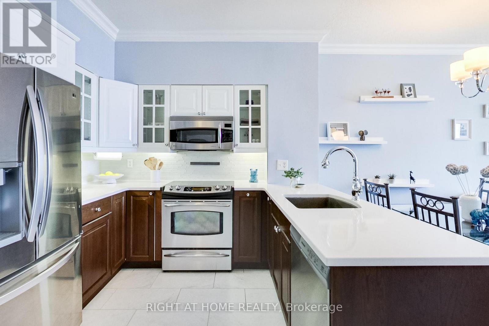 #PH6 55 HARRISON GARDEN BOULEVARD - 3
